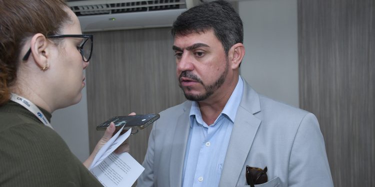 Dinho anuncia antecipação da primeira parcela do 13º dos servidores da CMJP