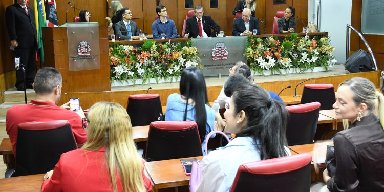 CMJP discute conscientização sobre a doença de Parkinson