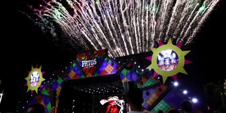 Em noite contagiante, São João de Patos 2023 inicia com shows regionais e nacionais no Terreiro do Forró