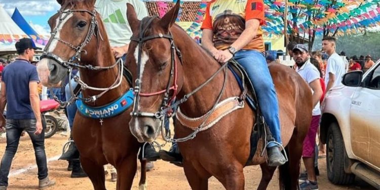 Murilo prestigia São João de Campina Grande e Cavalgada em Camalaú