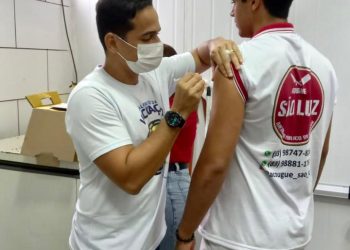 Secretaria Municipal de Bayeux realiza ação de vacinação contra a Influenza no Mercado Público da Imaculada