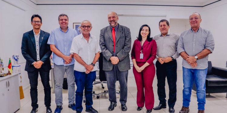 Cícero Lucena recebe diretor do Banco NDB Brics e discute parcerias