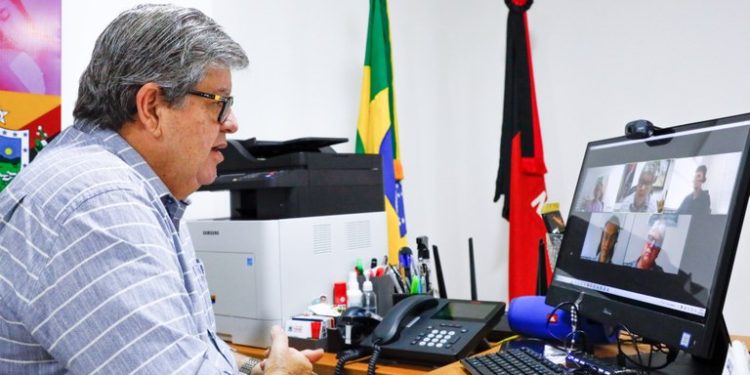 João discute investimentos do Procase II na agricultura familiar com representantes do Fida
