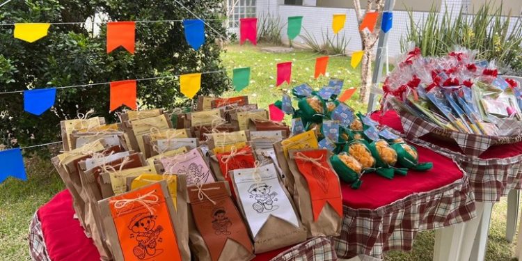 Crianças atendidas no Hospital de Trauma de Campina Grande ganham festa junina