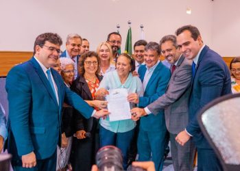 Paraíba assina pacto pela busca ativa de pessoas em condição de pobreza durante reunião do Consórcio Nordeste, em Natal