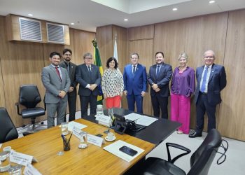 João Azevêdo discute pagamento do piso da enfermagem e destaca êxito dos programas Opera Paraíba e Coração Paraibano no Ministério da Saúde