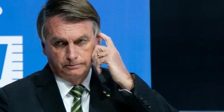 Bolsonaro é recebido com gritos de “bandido” e “golpista” no Rio de Janeiro