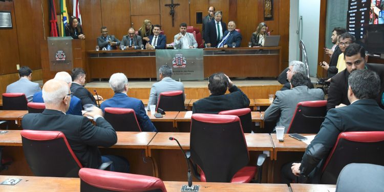 Câmara Municipal de João Pessoa limpa pauta e vota 11 matérias, dentre as quais a LDO