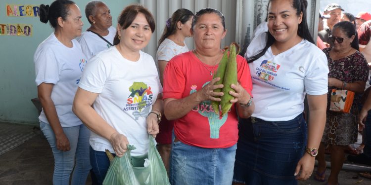 Prefeitura de Santa Rita distribui milho para famílias vulneráveis