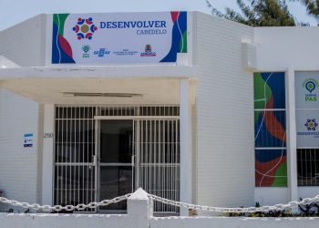 Prefeitura de Cabedelo entrega recursos financeiros para ambulantes que vão atuar durante o Arraiá do Litoral