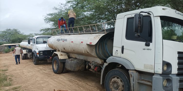 Operação Carro-Pipa abastece 56 comunidades da zona rural de Campina Grande