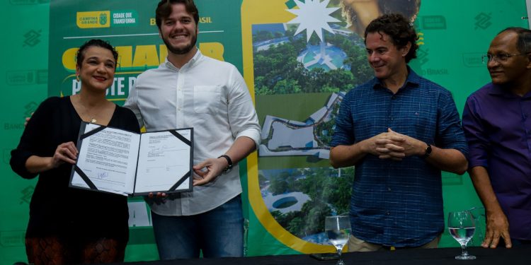 Bruno assina contrato para construção do novo Parque Evaldo Cruz e ampliação d’O Maior São João do Mundo