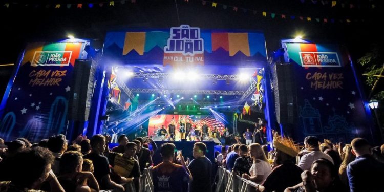 Atrações do São João Multicultural levam multidão ao Parque Solon de Lucena no terceiro dia de festa