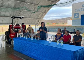 Veneziano entrega trator à população de São José do Sabugi, fruto de emenda de sua autoria no valor de R$ 250 mil