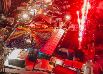 VÍDEO: População invade Parque do Povo após portões serem fechados por superlotação