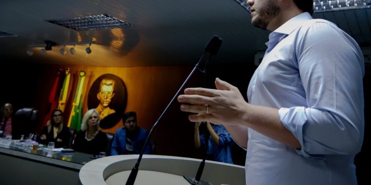 Bruno antecipa aos vereadores novidades sobre o novo sistema de transporte coletivo de Campina Grande