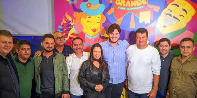 Bruno recebe presidente da Famup e 11 prefeitos no Parque do Povo