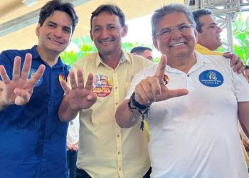 Adriano e Zé Pedro agradecem a João Azevêdo pela pavimentação asfáltica na cidade de Fagundes