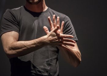 Lei torna obrigatória a presença de intérprete de libras em eventos artísticos na Paraíba