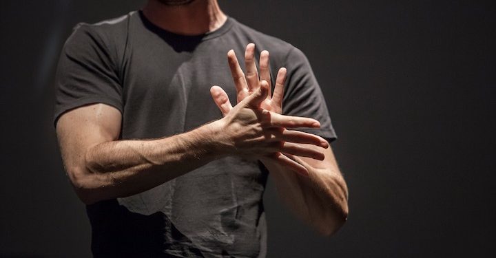 Lei torna obrigatória a presença de intérprete de libras em eventos artísticos na Paraíba