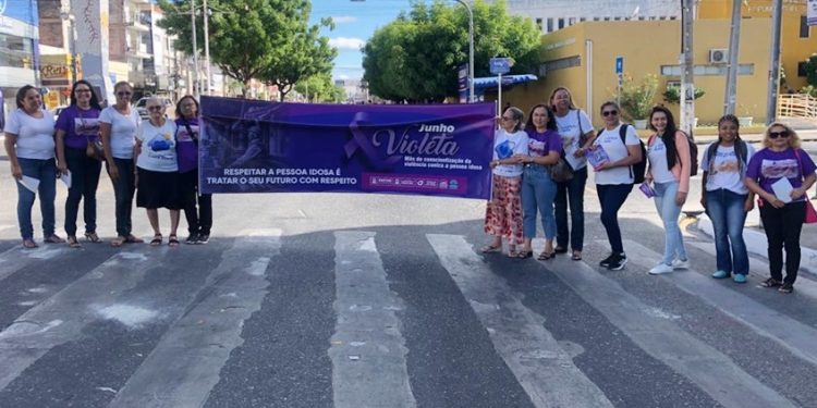 Junho Violeta: Prefeitura de Patos realiza pit stop para sensibilizar população contra a violência aos idosos