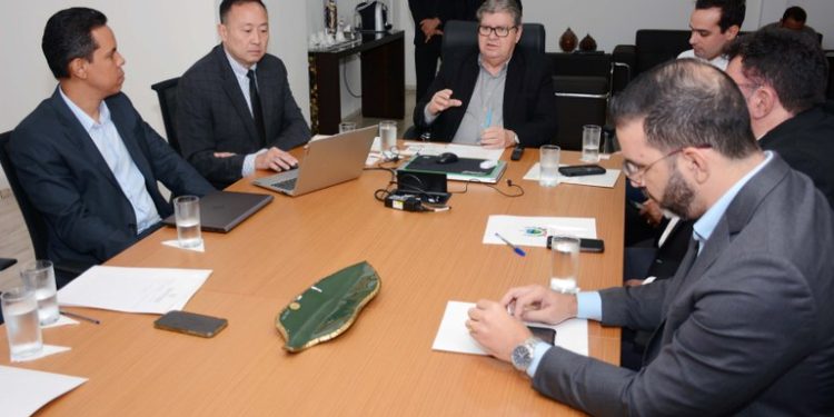 João Azevêdo recebe comitiva chinesa e discute parcerias em diversas áreas