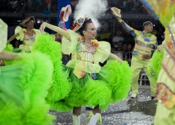 Público aplaude quadrilhas de pé na segunda noite do Concurso Paraíba Junino 2023