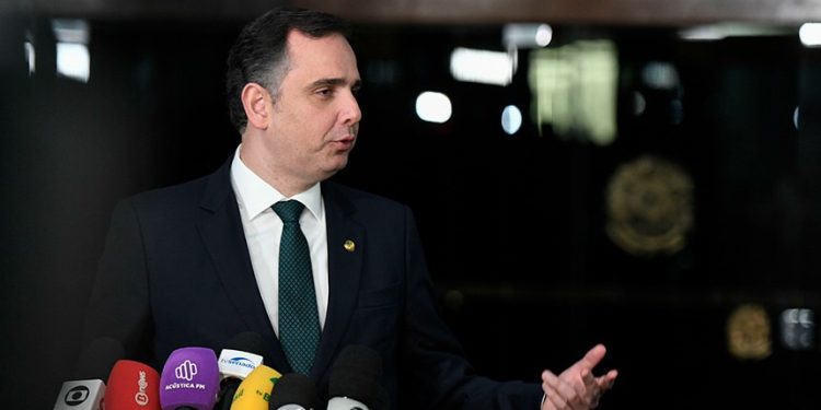 Rodrigo Pacheco confirma Cristiano Zanin como indicado para ocupar a vaga no STF