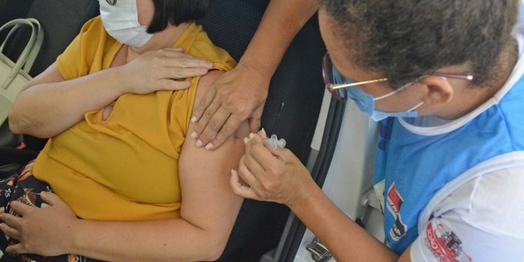 Vacinação no Mangabeira Shopping passa a ser no formato drive-thru a partir desta segunda-feira