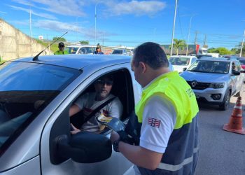 Semob-JP encerra atividades do Maio Amarelo com comando educativo no Viaduto Eduardo Campos