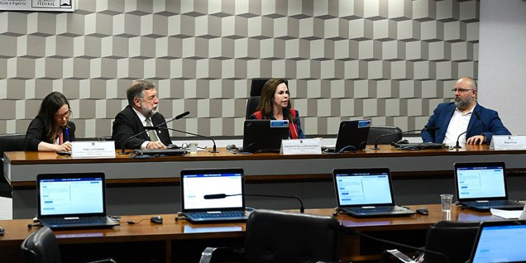 Debate aponta descumprimento de metas do Plano Nacional de Educação