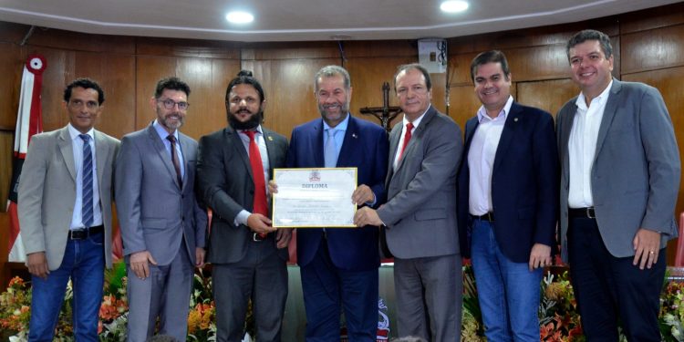 Ministro Carlos Lupi recebe título de cidadão pessoense