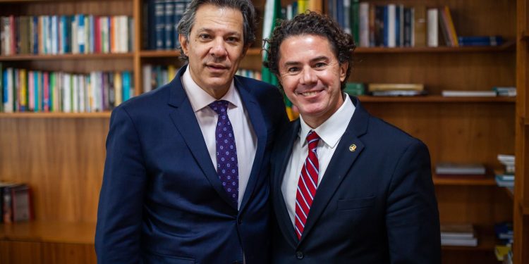 Com Haddad, Veneziano confirma crédito de mais R$ 50 milhões para investimentos em Campina Grande