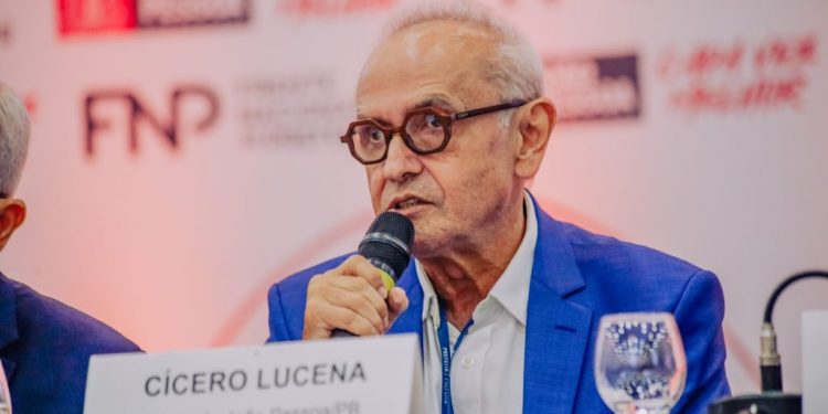 Cícero Lucena fala sobre Plano de Ação Climática de João Pessoa durante encontro da FNP
