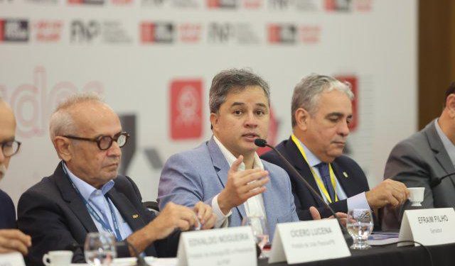 Efraim Filho afirma que o Congresso Nacional precisa ouvir mais os prefeitos