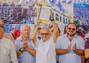 Cícero Lucena autoriza reestruturação de escola e chega a 60 ordens de serviço em unidades da Rede Municipal
