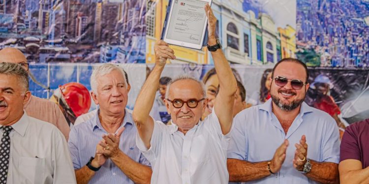 Cícero Lucena autoriza reestruturação de escola e chega a 60 ordens de serviço em unidades da Rede Municipal