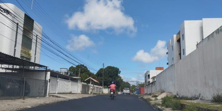 Prefeitura amplia obras de asfaltamento e prepara ligação entre o bairro do Costa e Silva e a Perimetral Sul