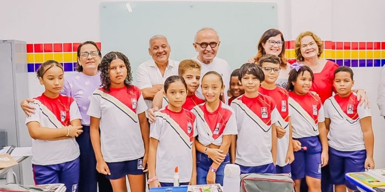 Cícero Lucena inaugura 20ª escola reestruturada pela gestão
