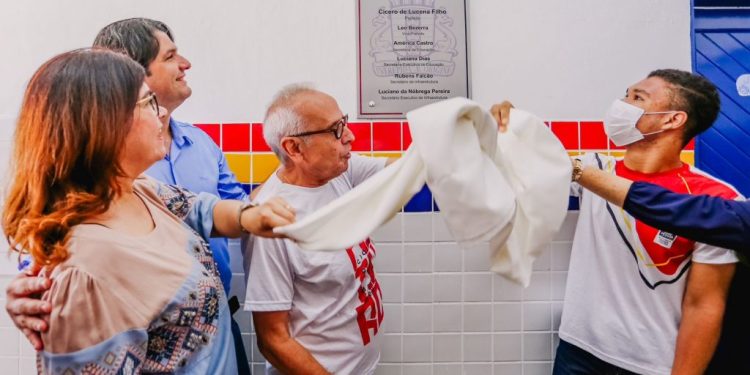 Cícero Lucena inaugura 20ª escola reestruturada pela gestão