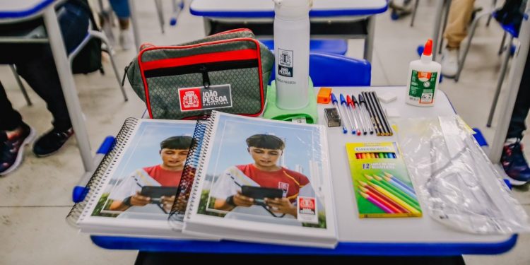 Cícero Lucena inaugura 20ª escola reestruturada pela gestão