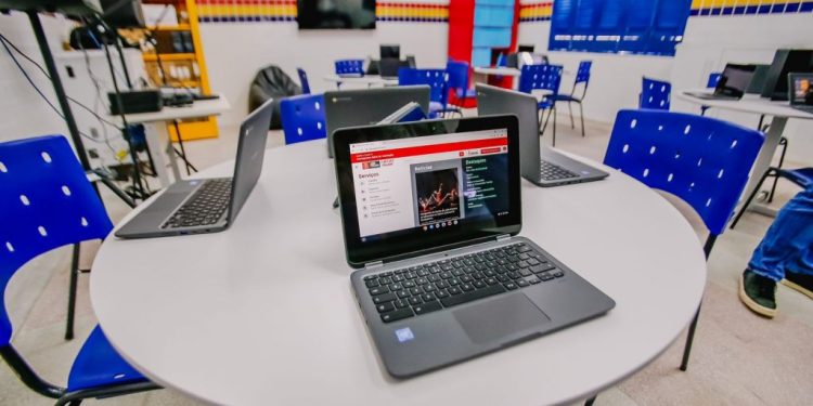 Cícero Lucena inaugura 20ª escola reestruturada pela gestão