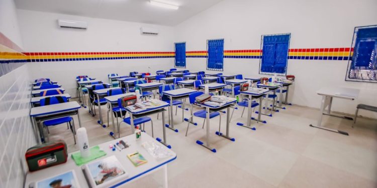 Cícero Lucena inaugura 20ª escola reestruturada pela gestão