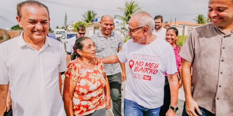 Em dia especial na região do Bairro das Indústrias, Cícero Lucena entrega pavimentação de oito ruas
