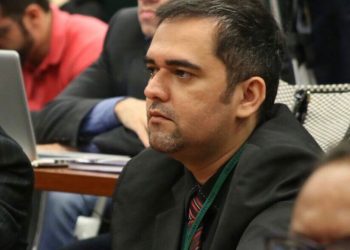 Secretário parlamentar, Gilclécio Lucena, recebe presidente da UNAMEC em Brasília