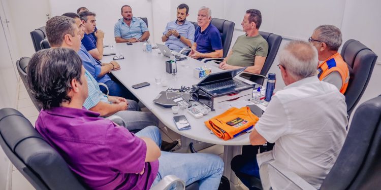 Cícero Lucena reúne secretários para balanço e encaminhamentos para minimizar efeito das chuvas