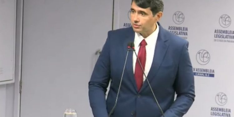 André Gadelha toma posse na ALPB e promete trabalhar pelo progresso do Estado