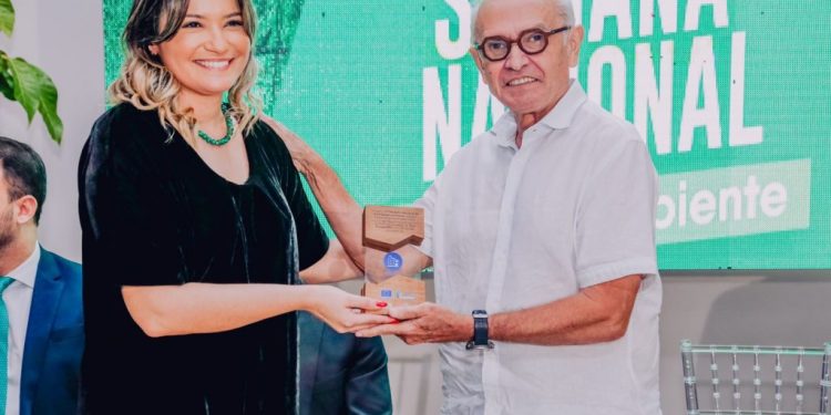 Cícero Lucena abre programação da Semana Nacional do Meio Ambiente e recebe premiação do Iclei