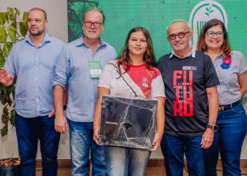 Cícero premia estudantes da Rede Municipal que desenvolveram melhor aplicativo para o meio ambiente