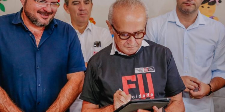 Prefeito de João Pessoa assina ordem de serviço para reestruturação de CMEI no Timbó